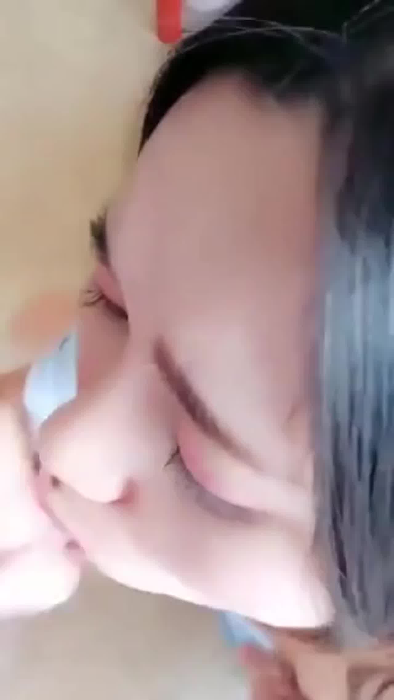  谁能顶得住这个口活忍住不射 反正我是射了 的剧照5