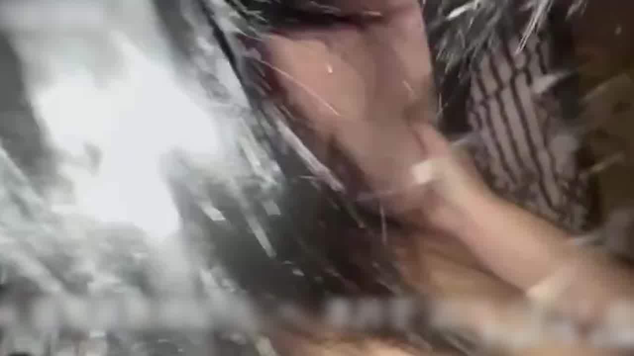  天然极品巨乳00年的大奶骚货 的剧照4