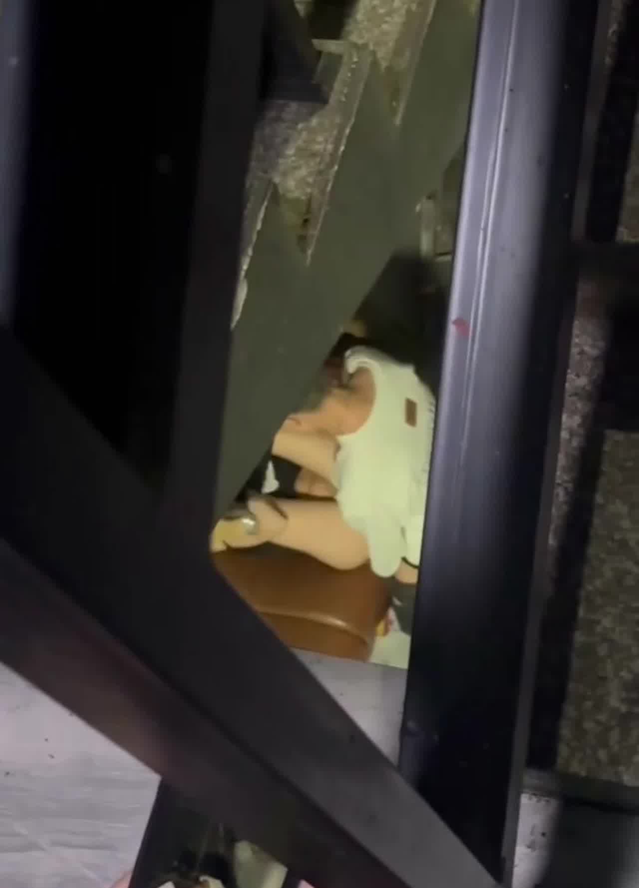  门事件 全网疯求！酒吧楼梯操逼事件 的剧照6