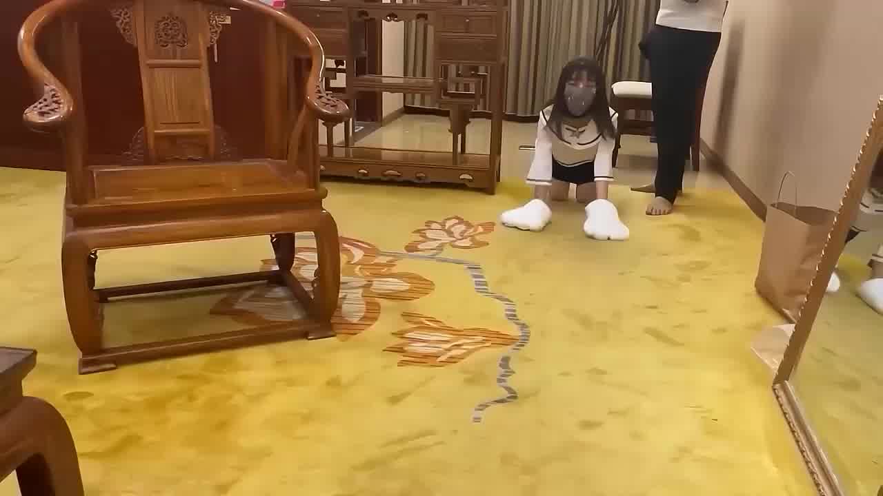  完美调教爬行母狗，上位骑乘夹紧逼逼吸精 的剧照8