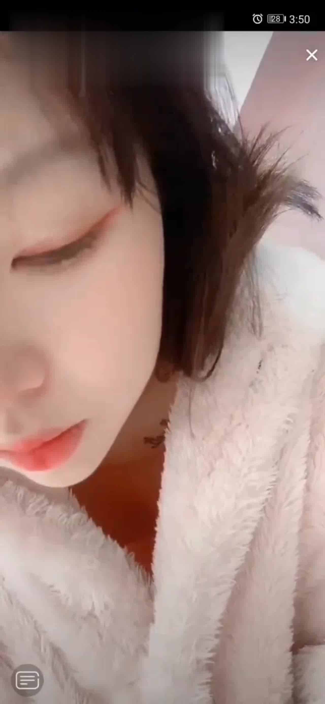  抖音走光系列-粉嫩乳头 的剧照6