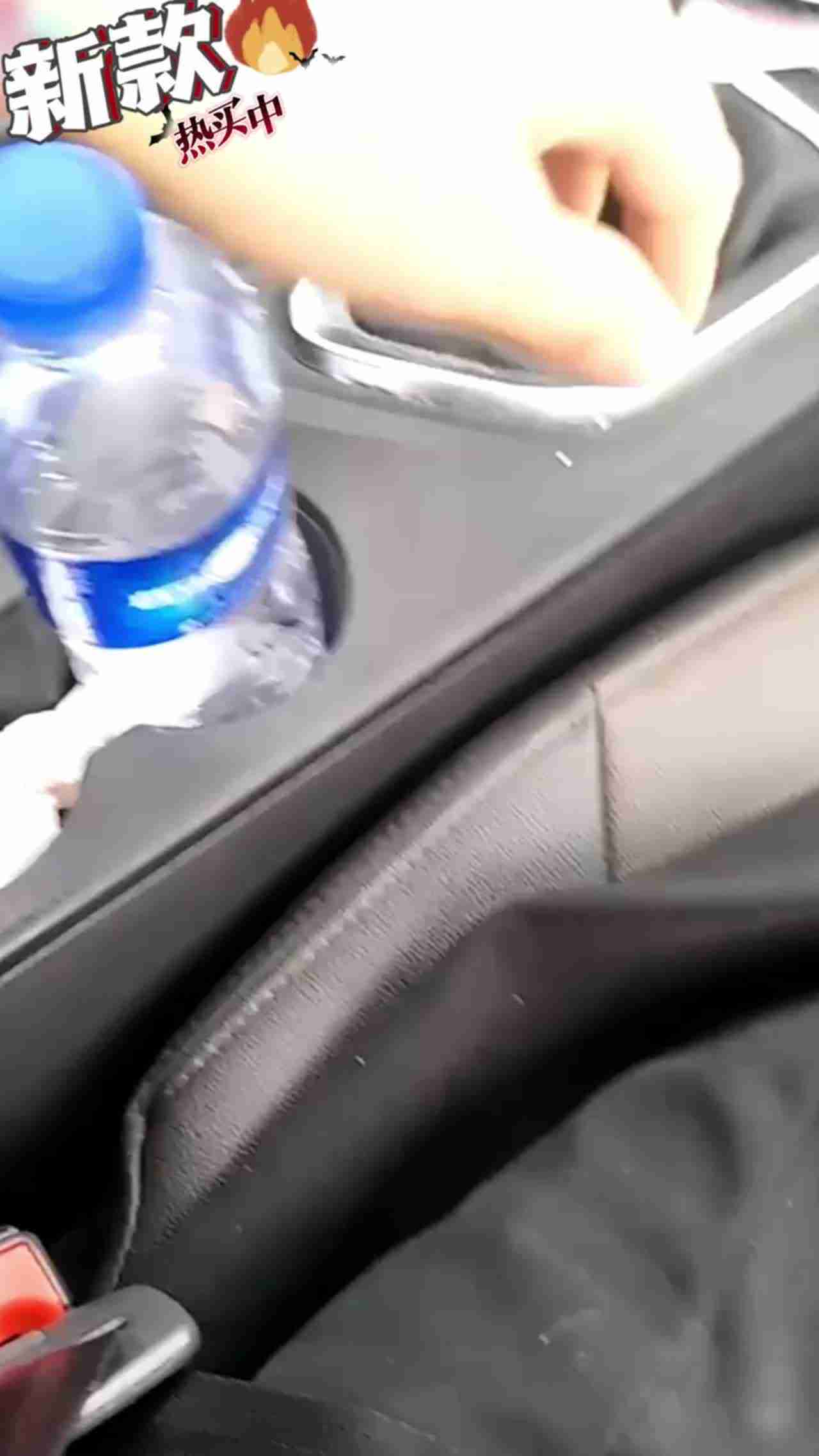  【勾引滴滴司机】师傅你介意我脱裤子吗 太热了 的剧照10