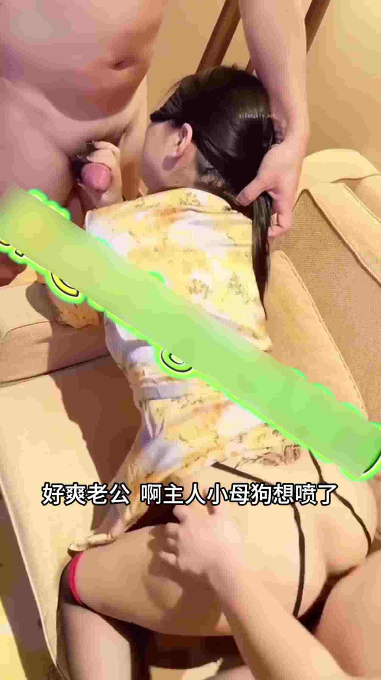  浙江情侣夫妻免费版-两根鸡巴一块操老婆，每人都操喷了好几次，男主就全程在旁边拍摄 的剧照6