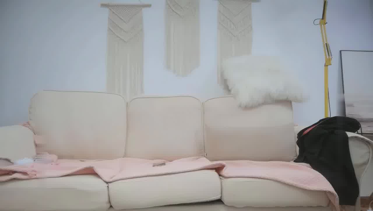  【炮王出击】重金双飞性感高颜值妹子，轮换爆操，插入肉穴就开始暴力打桩，两个妹子被干爽了 的剧照7