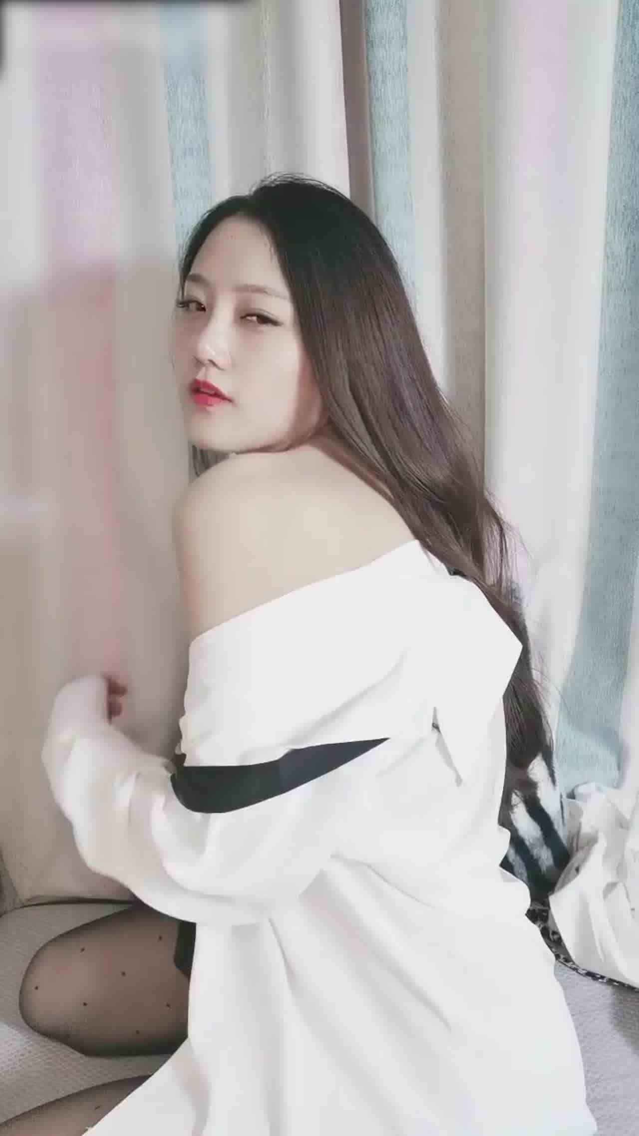  半糖直播主 逗号1 ol小姐姐吃鸡巴 的剧照5