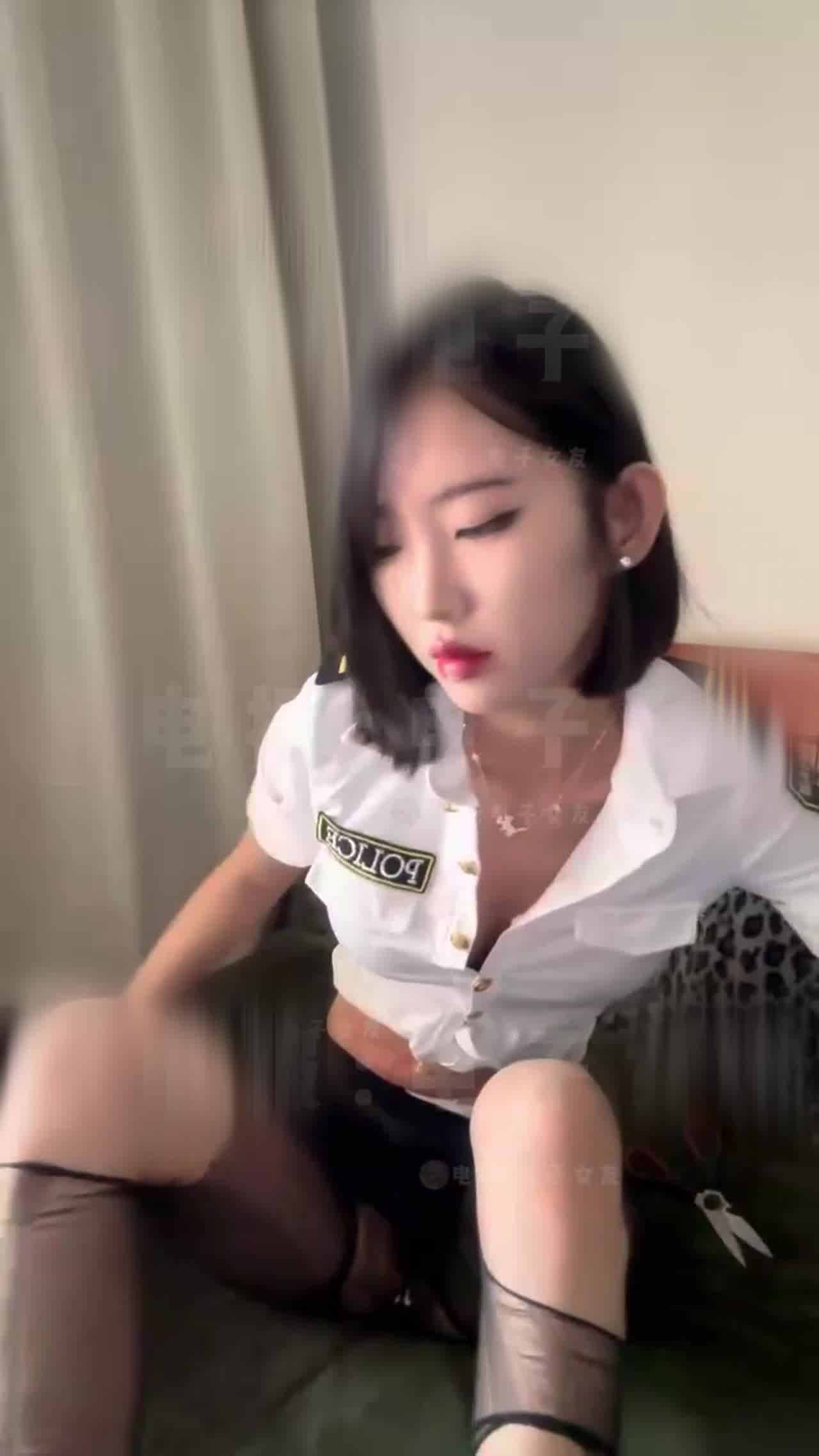  行简 黑丝军服 高跟鞋底下感觉超臭 的剧照2