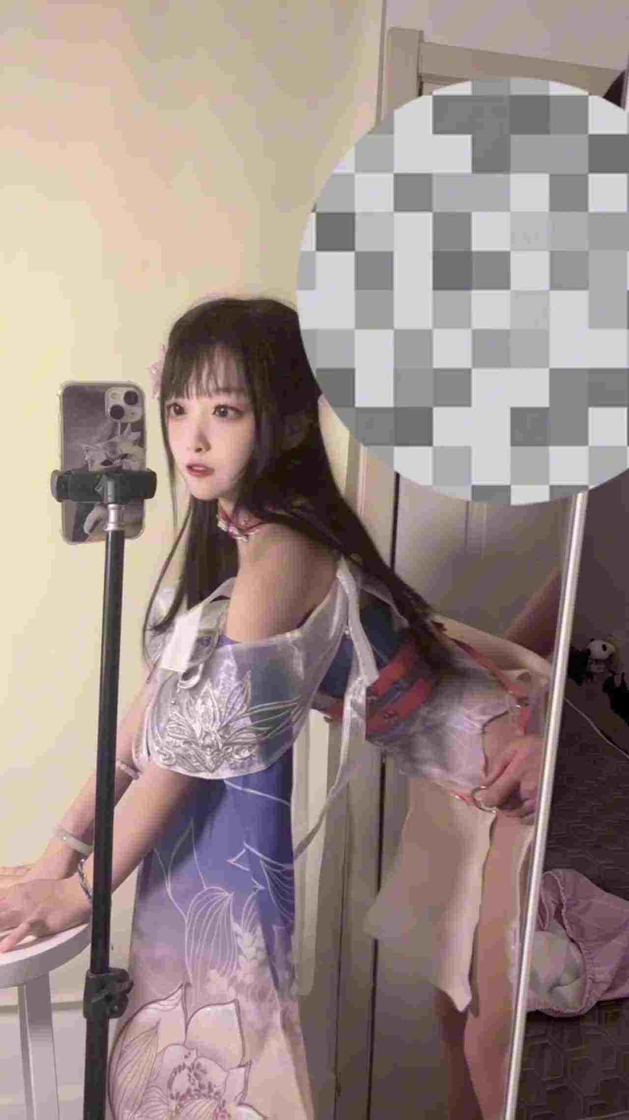  高价自购露脸萝莉-唯一一次做爱视频，与金主爸爸约炮拍摄，3k一次的快餐可以拍视频，高价自购的单片 的剧照3