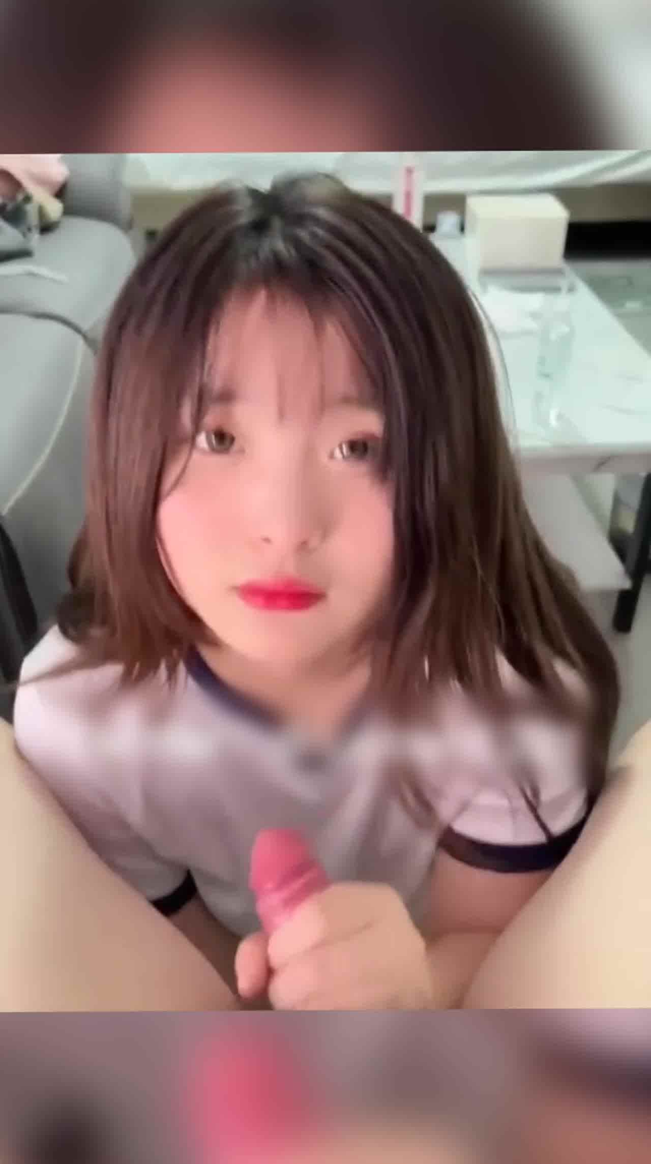  可爱又骚反差感绝了 粉嫩的包包好想操阿 的剧照1