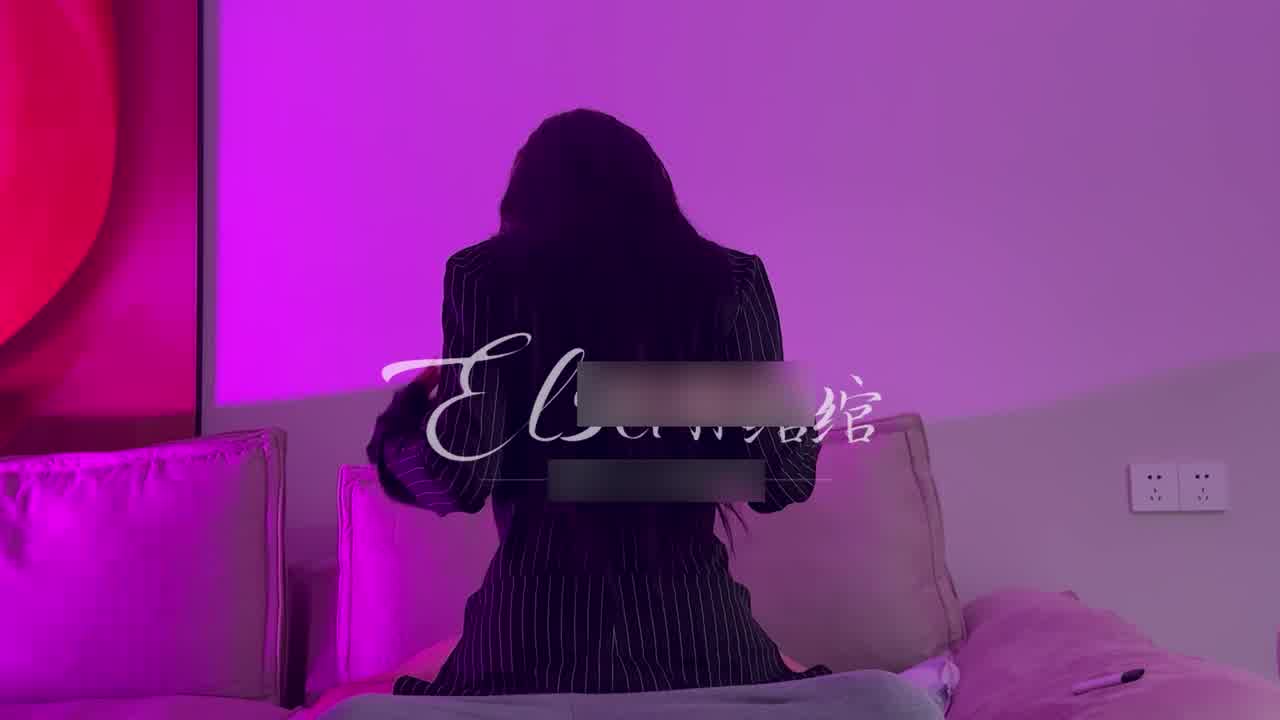  高价自购林绾绾-御姐范爆棚，穿着男友的衬衫被操，主动骑乘一直让用全力操她，特别会说骚话和扭屁股 的剧照5