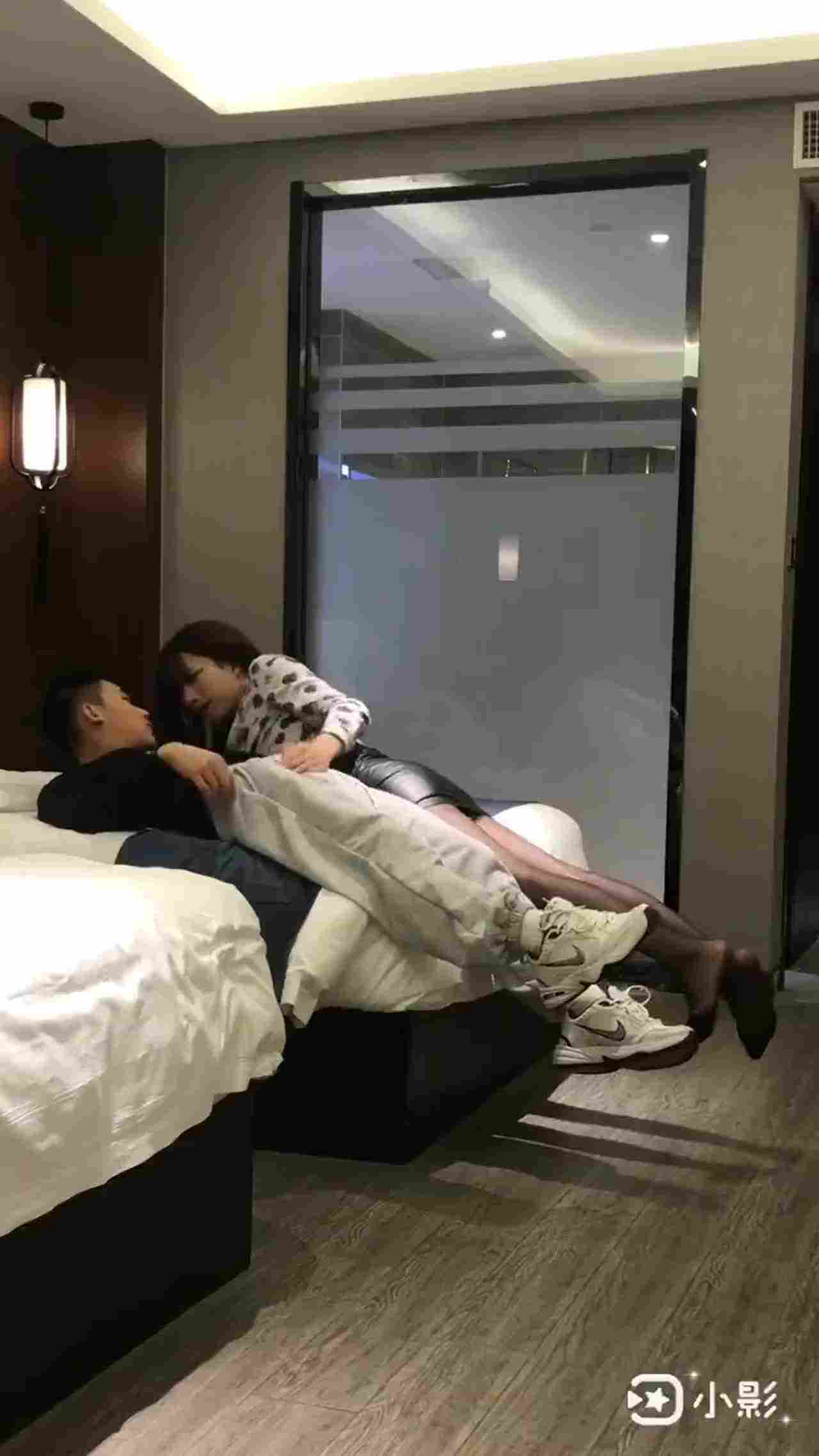  酒店榨精魔用嘴吸干你 的剧照2