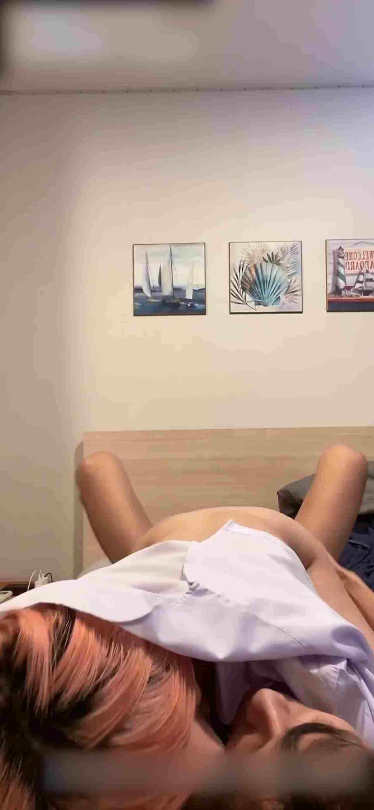  【情侣流出】骚气橘发小女友 的剧照2