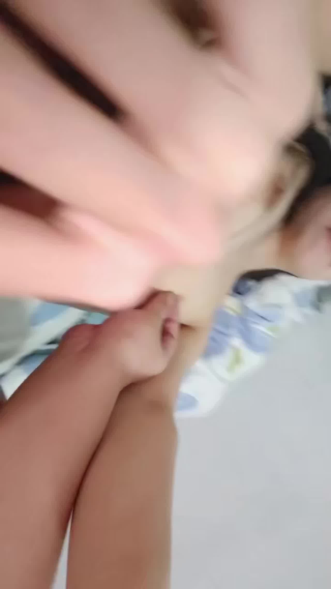  做爱前夕到做爱结束 其他不要 施施 极度淫骚小荡妇，吊带黑白丝袜，骑乘位炮友猛操 的剧照9