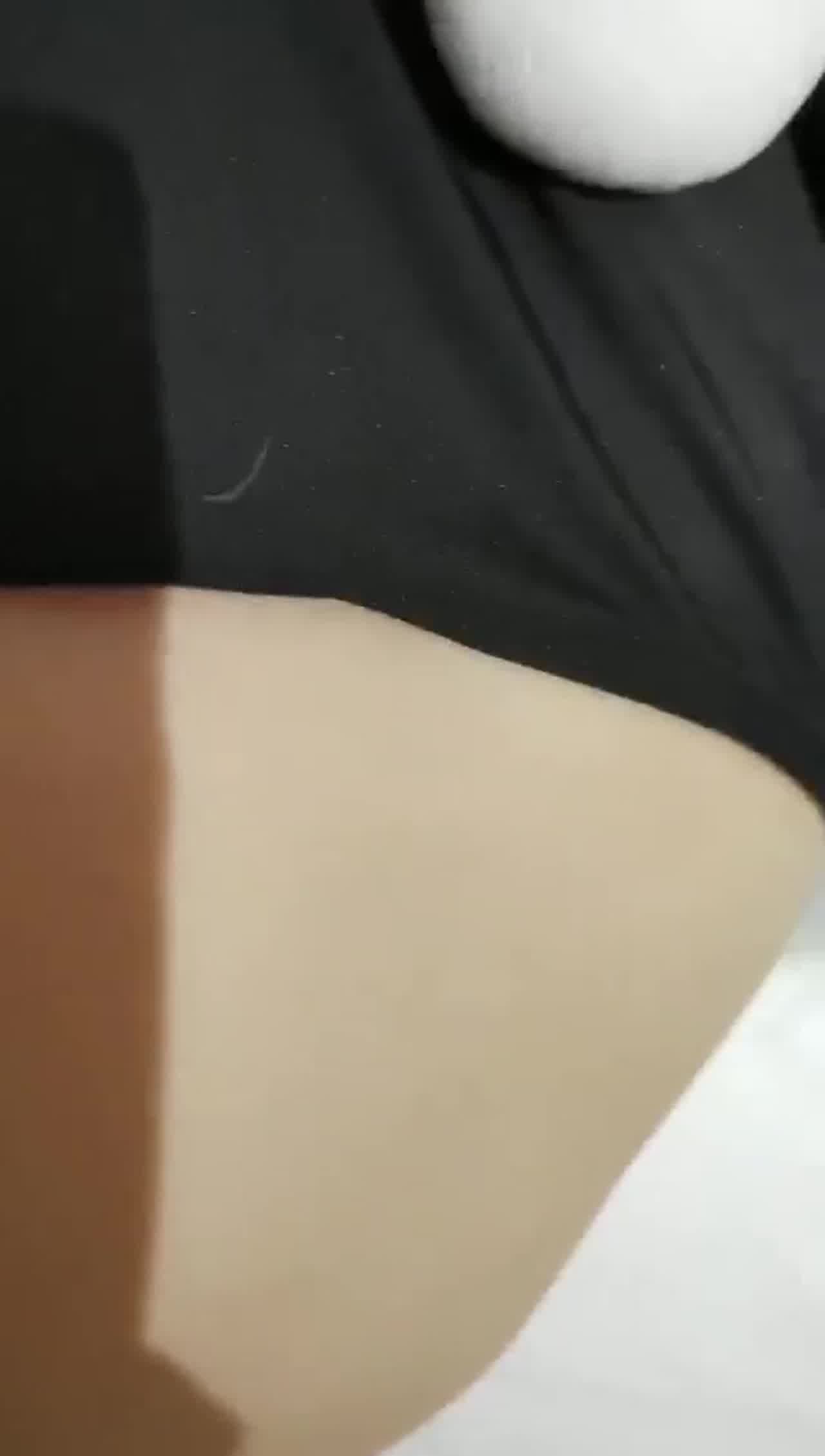  和女友雨天车内性爱 的剧照5