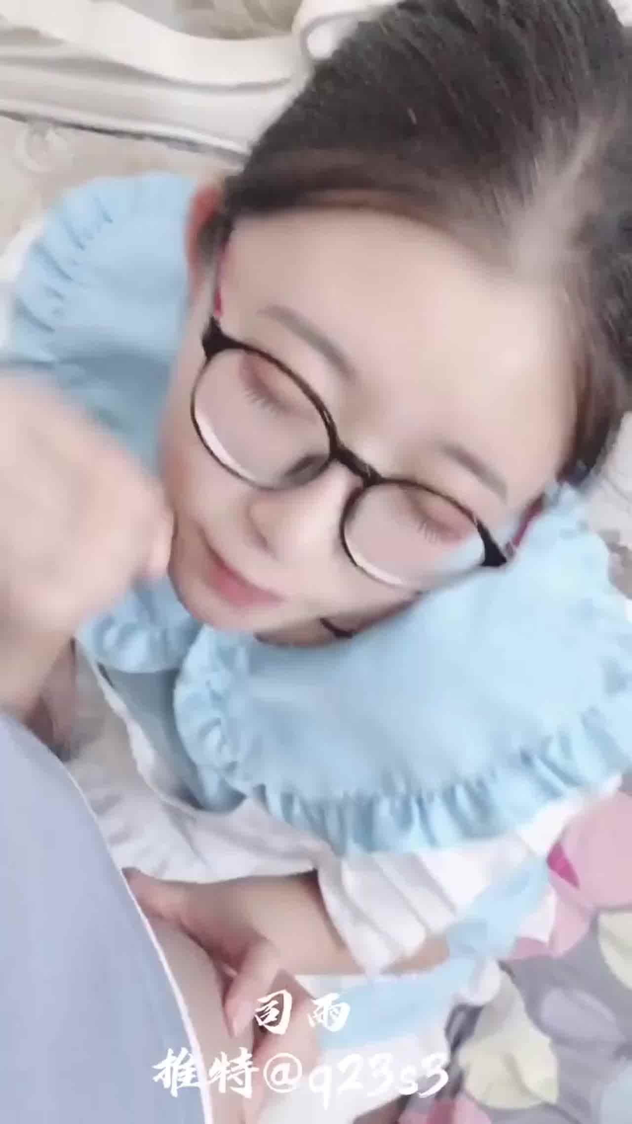  学院派女神司雨 女仆服侍颜射 的剧照5