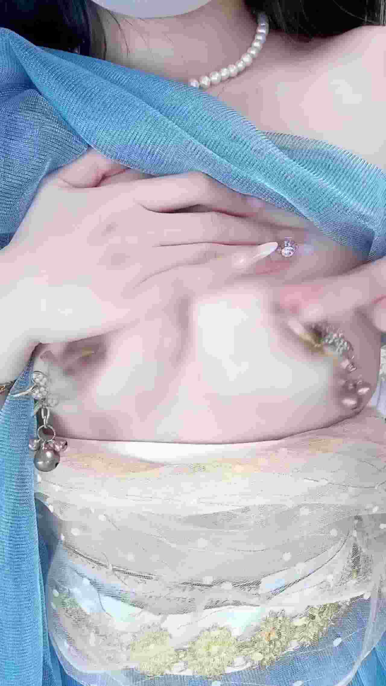  炮机双插 菊花潮喷 的剧照1