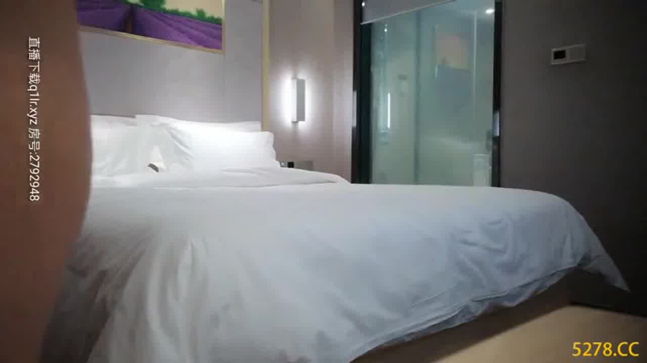  约炮达人网约学舞蹈美女酒店活塞姿势太多干的又久把美女操哭了求饶说：你快点啊,我真受不了了! 的剧照3