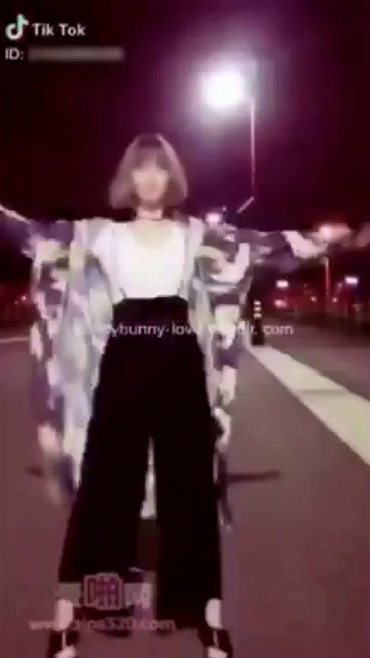  抖音各种疯狂不雅小视屏发骚爆奶等合集让你一次爽到射笑到尿 的剧照9