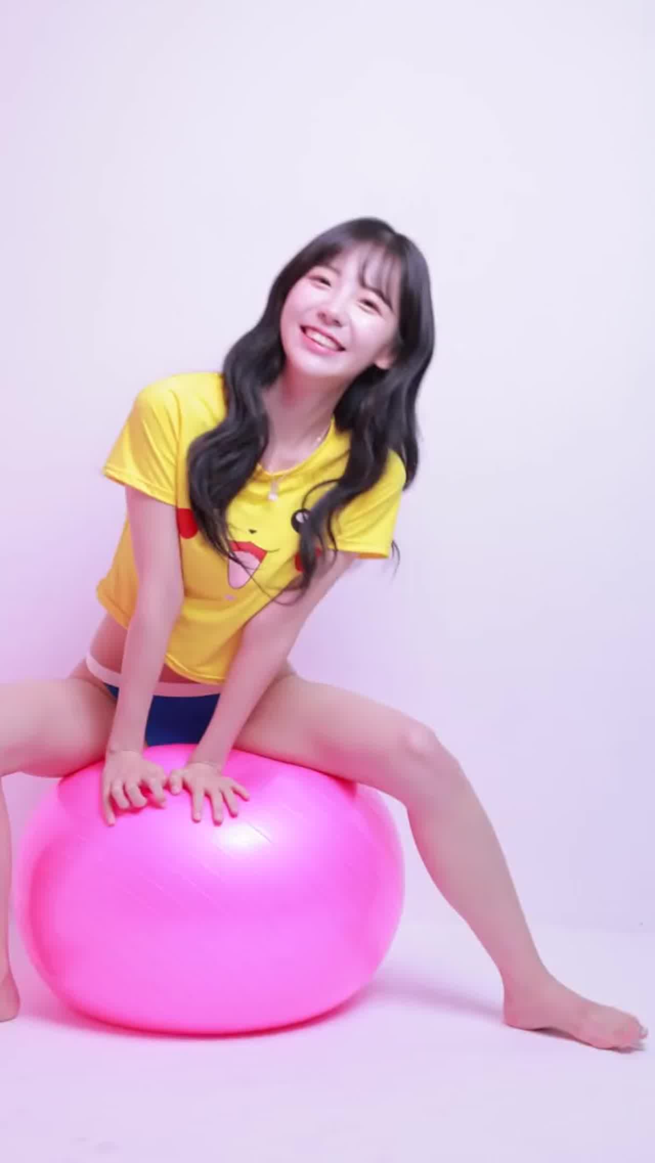  网红yoona 性感与可爱的化身 的剧照4