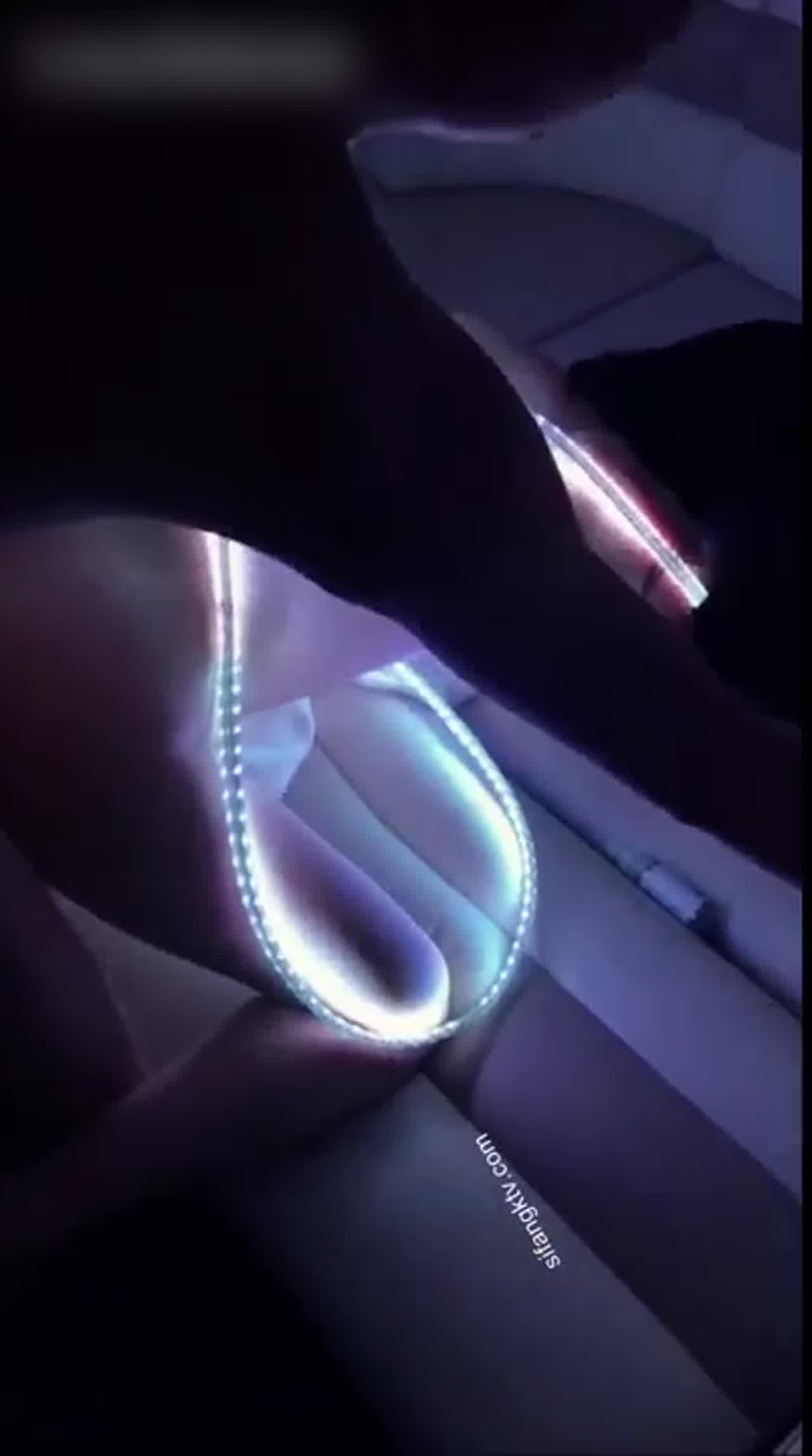  海盗船长 萤光灯绑在美女身上内射操 的剧照3