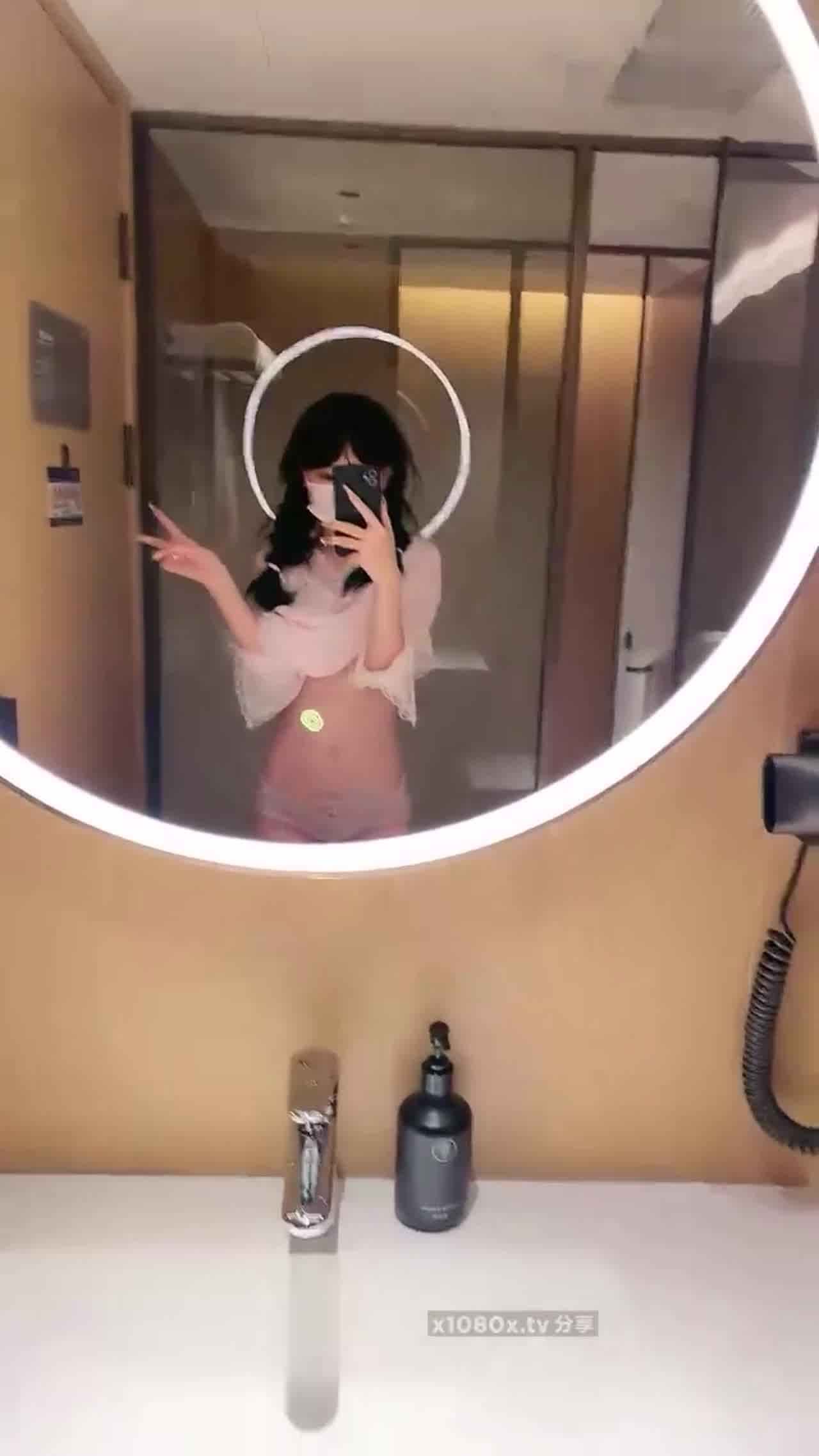  【闻闻酱】做爱教学纯欲少女主播酒店 校花级美女无套约啪 的剧照2