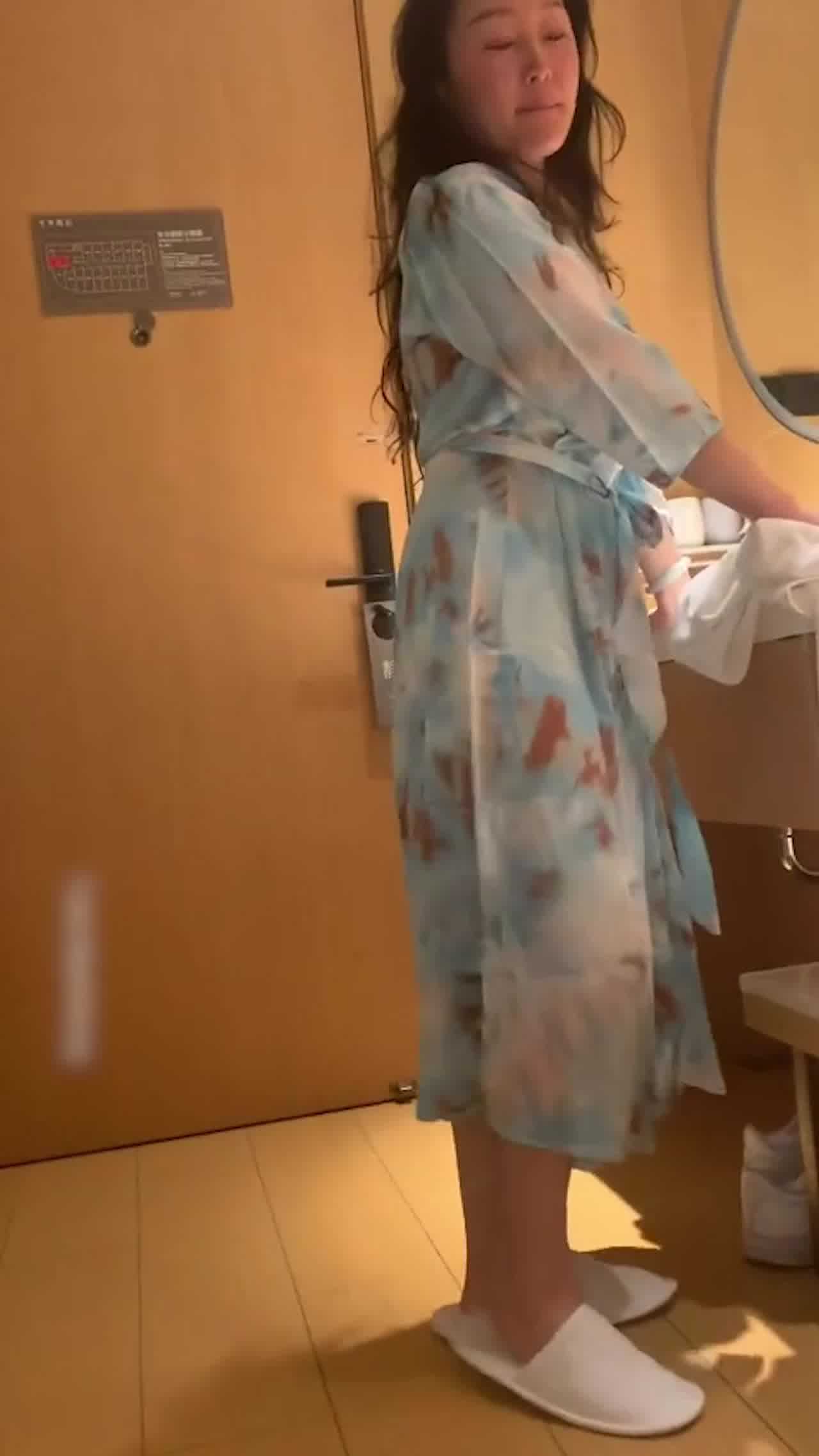  熟到不行小哥矜持不住阿 熟女大妈让我硬了好几回 的剧照2