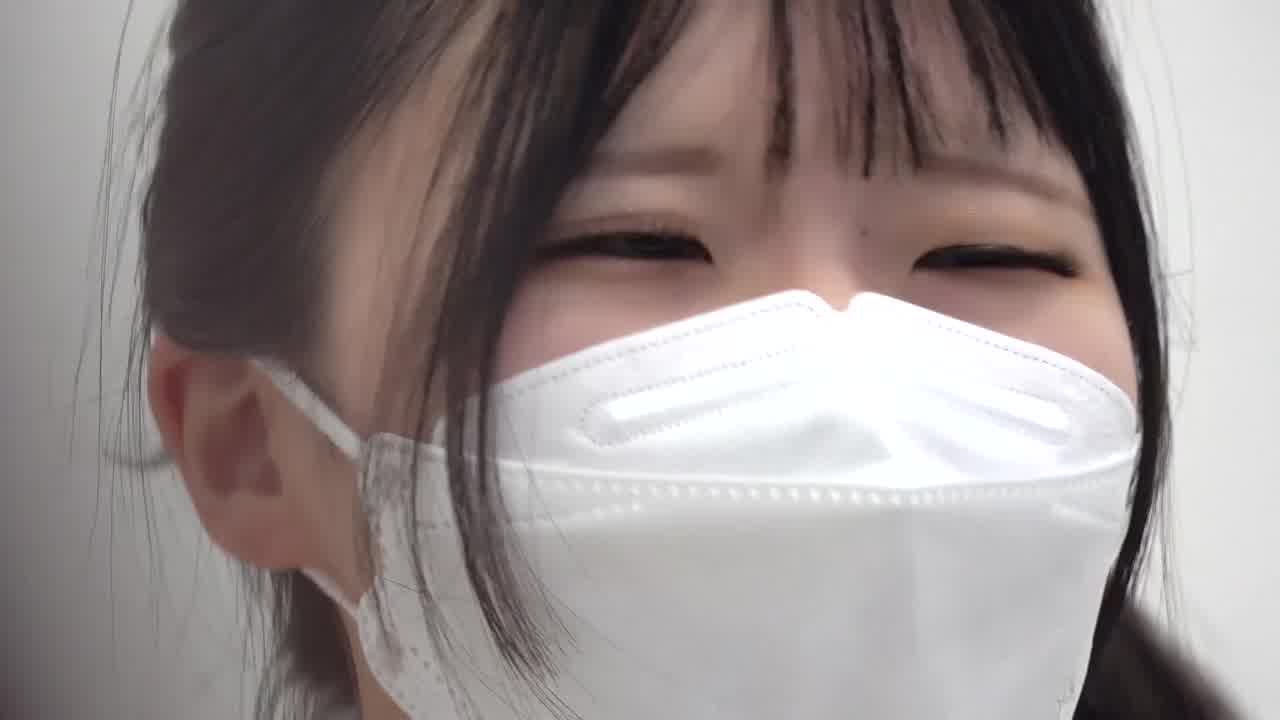  偷拍大神清纯妹子的胸罩风光 的剧照7