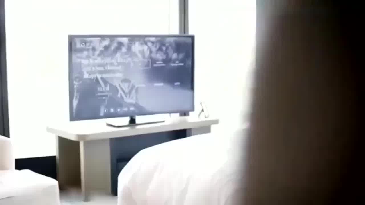  淫乱夫妻邀请大屌群友代替上阵 的剧照9