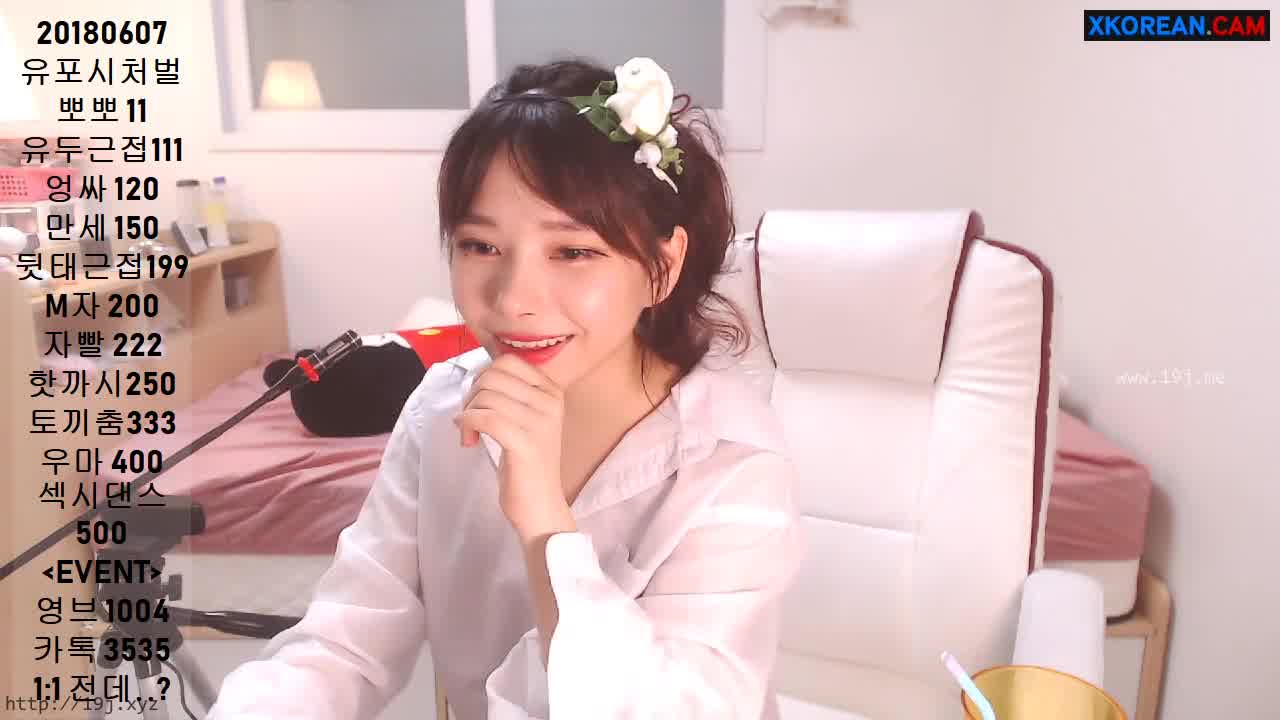  韩国女主播精选：双腿张开的那一刹那我瞬间就应了 的剧照9