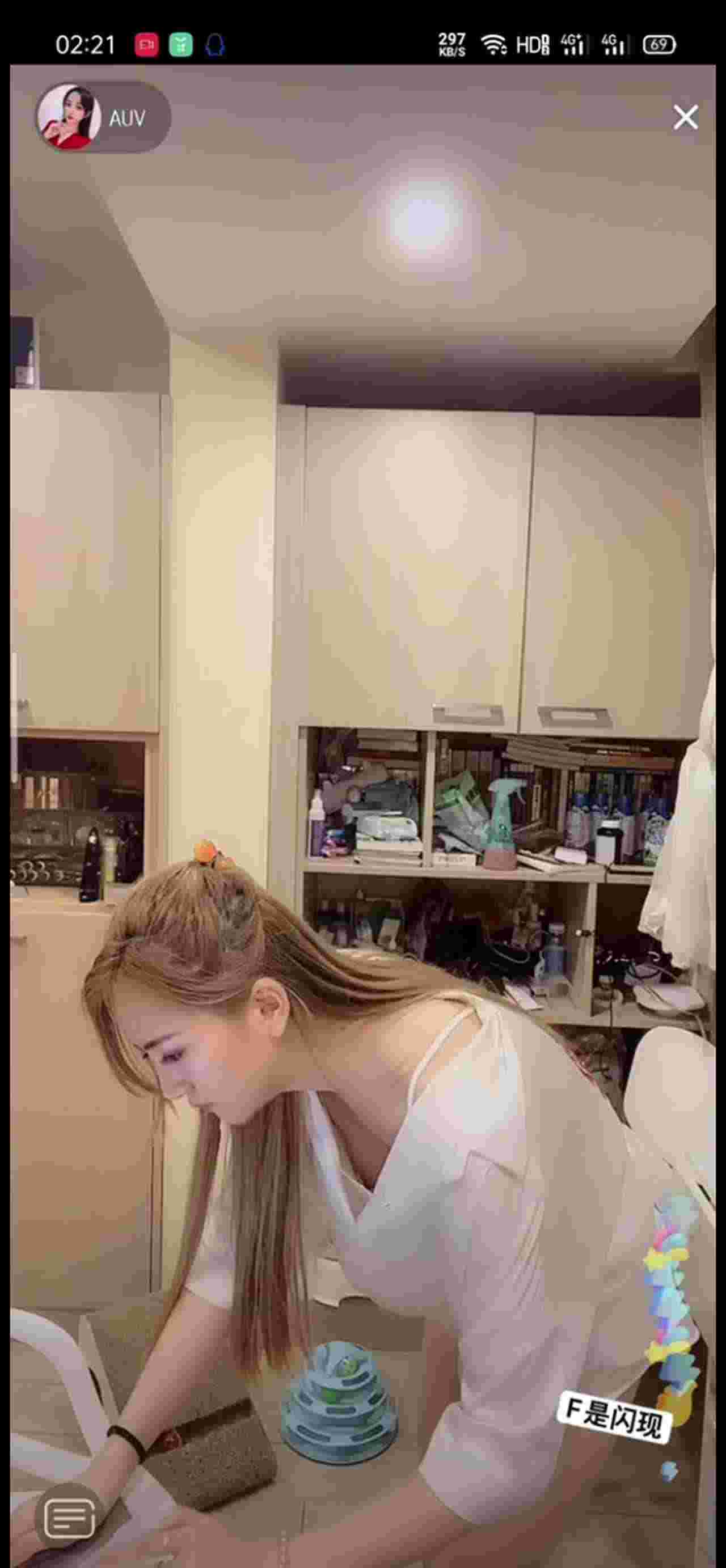  抖音走光-居家直播 的剧照4